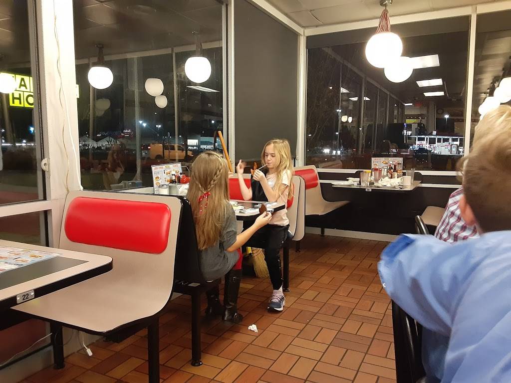 Waffle House | restaurant | 5681 McFarland Blvd, Northport, AL 35476, USA | 2053300992 OR +1 205-330-0992