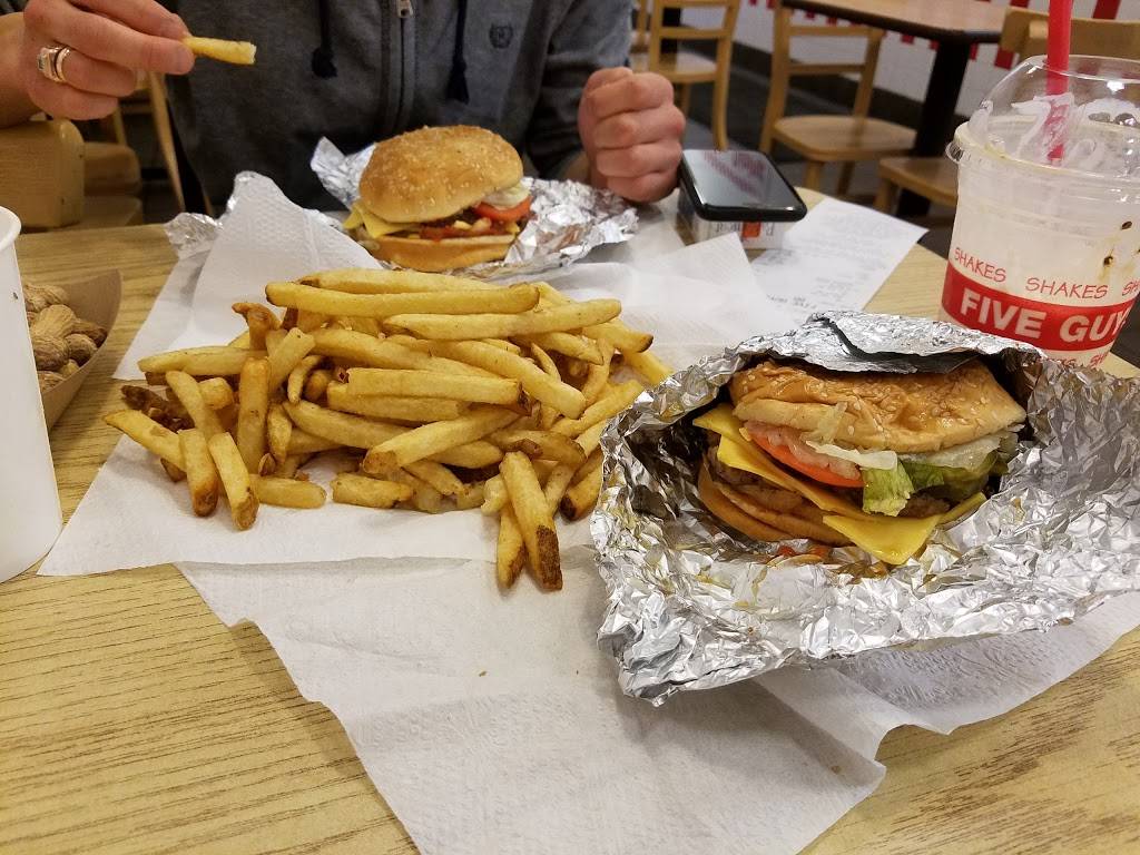 Five Guys | meal takeaway | 19171 SE Mill Plain Blvd, Vancouver, WA 98683, USA | 3602605585 OR +1 360-260-5585