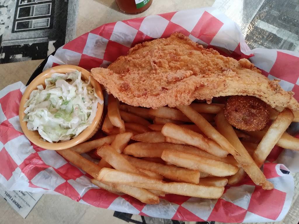 Sweet Ts Diner | restaurant | 230 W 2nd St, Freeport, TX 77541, USA | 9798719293 OR +1 979-871-9293