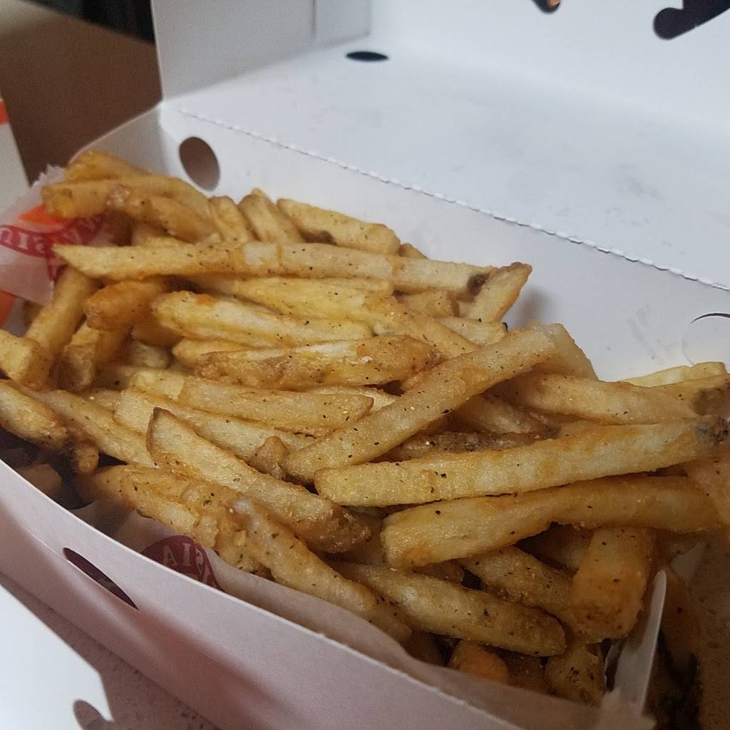 Popeyes Louisiana Kitchen | restaurant | 6516 18th Ave, Brooklyn, NY 11204, USA | 7182321629 OR +1 718-232-1629