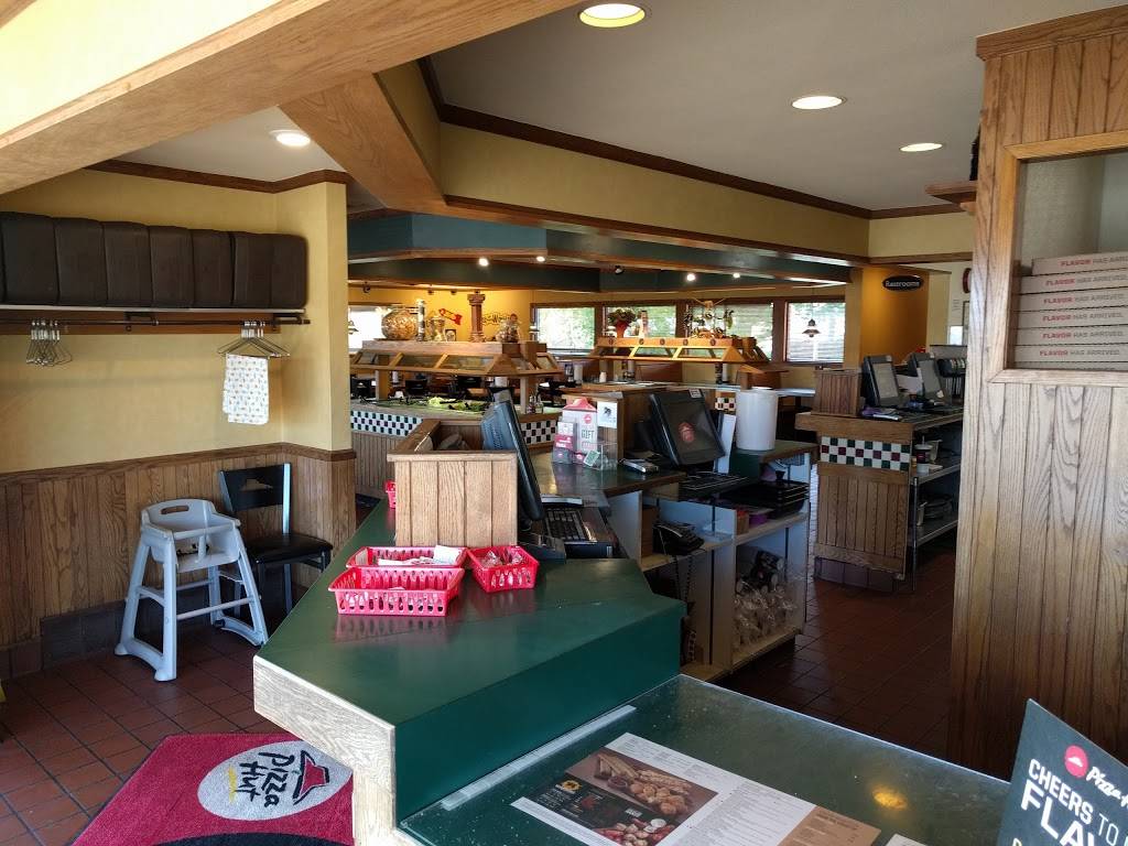 Pizza Hut | restaurant | 2352 N Park Dr, Holland, MI 49424, USA | 6163950200 OR +1 616-395-0200