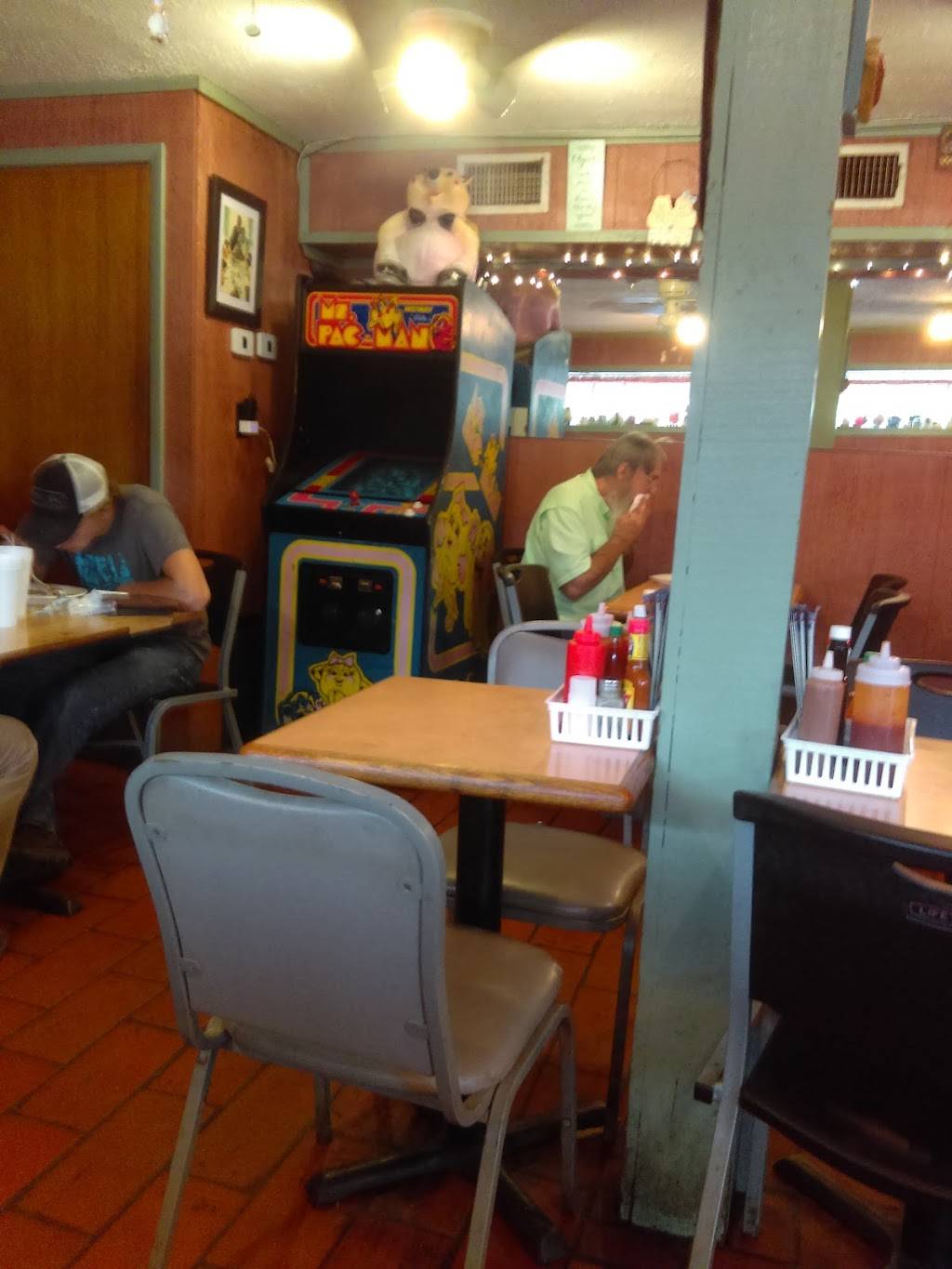 Smokin S Bar-B-Que | restaurant | 5826 US-231, Wetumpka, AL 36092, USA | 3345670605 OR +1 334-567-0605