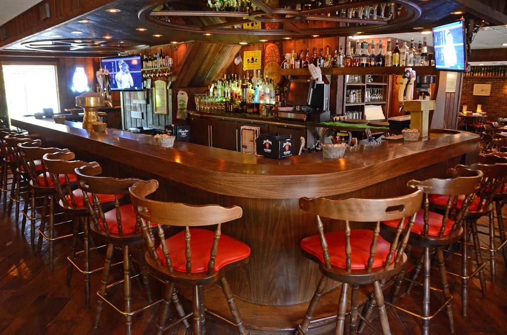 Country House | restaurant | 241 55th St, Clarendon Hills, IL 60514, USA | 6303251444 OR +1 630-325-1444