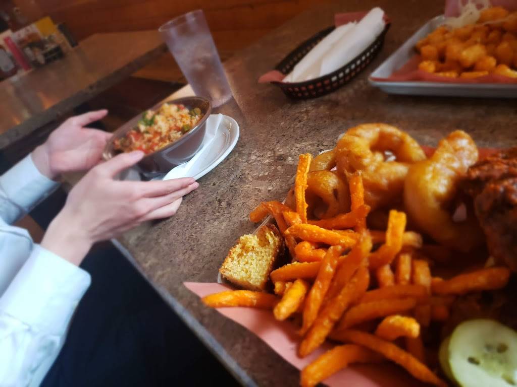 The Lancaster Smokehouse | restaurant | 574 Lancaster St W, Kitchener, ON N2K 1M3, Canada | 5197434331 OR +1 519-743-4331