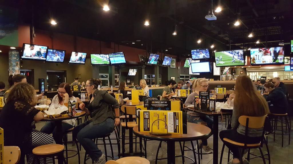 Buffalo Wild Wings | meal takeaway | 50 Fox Run Rd #128, Newington, NH 03801, USA | 6034333022 OR +1 603-433-3022