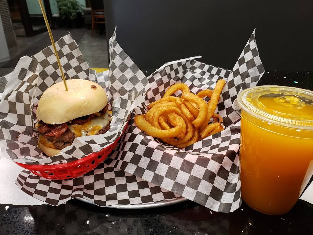 Mini Moes Burgers Fries and Funnel Cakes | restaurant | 1961 Lawrence Ave E #1, Scarborough, ON M1R 2Y8, Canada | 6473516637 OR +1 647-351-6637