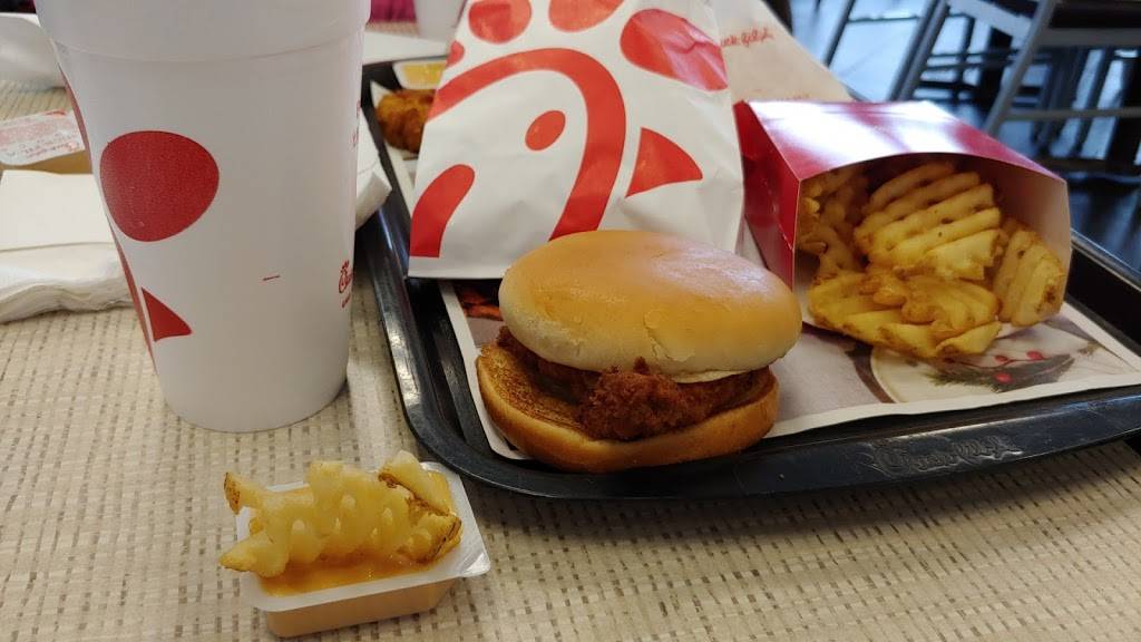 Chick-fil-A | restaurant | 101 S Veterans Pkwy, Normal, IL 61761, USA | 3092689500 OR +1 309-268-9500