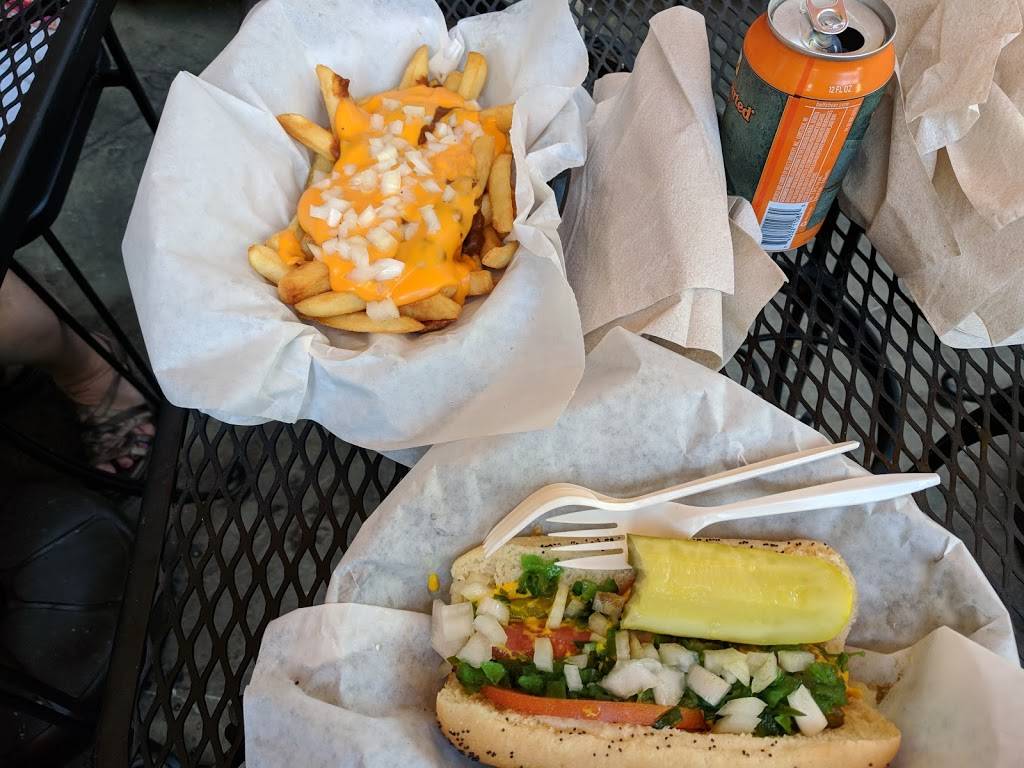 Windy City Red Hots | restaurant | 28 S King St, Leesburg, VA 20175, USA | 7036698606 OR +1 703-669-8606