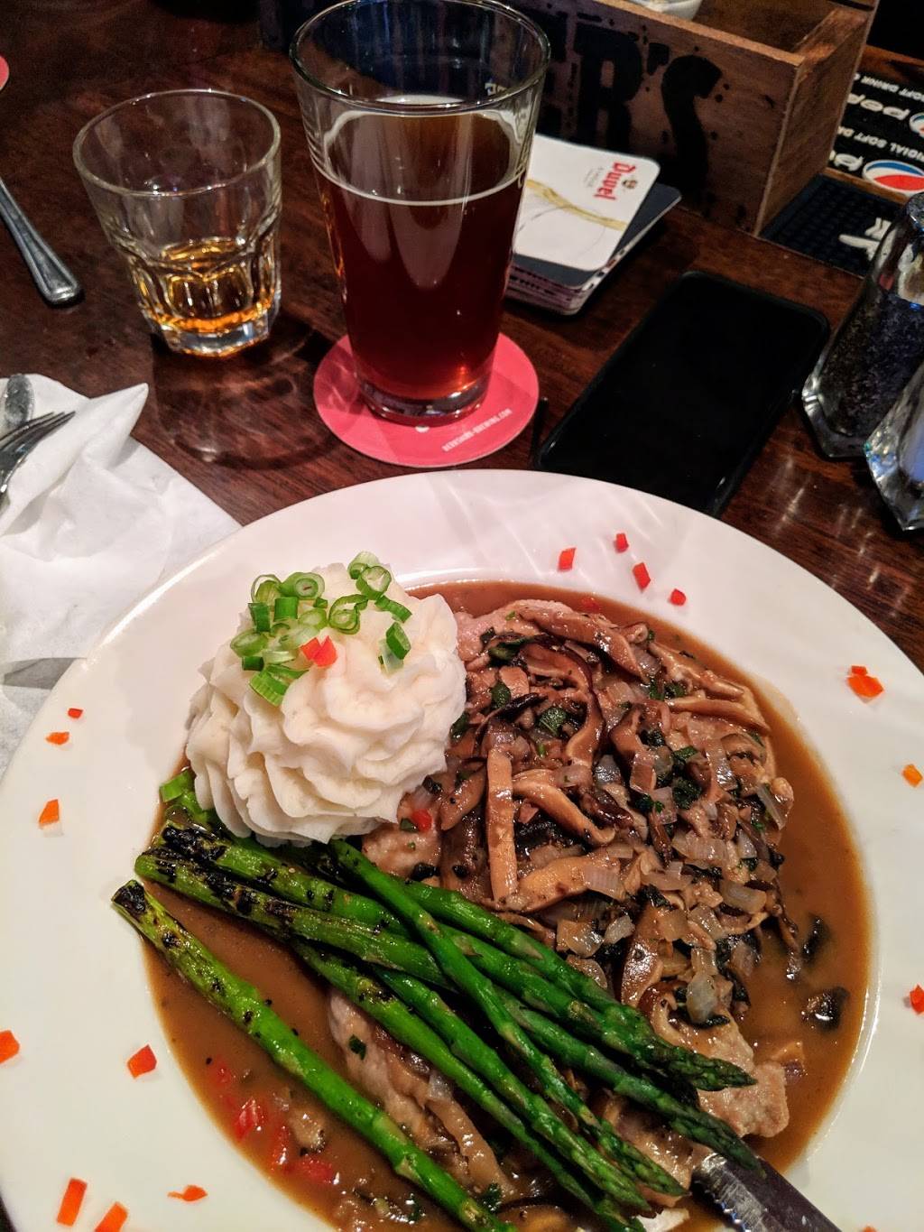 Wood Creek Bar & Grill | restaurant | 14 Greenwoods Rd W, Norfolk, CT 06058, USA | 8605421200 OR +1 860-542-1200