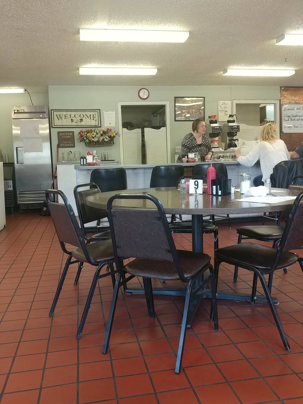 Corner Cafe | restaurant | 203 N Shawano St, New London, WI 54961, USA | 9209826636 OR +1 920-982-6636