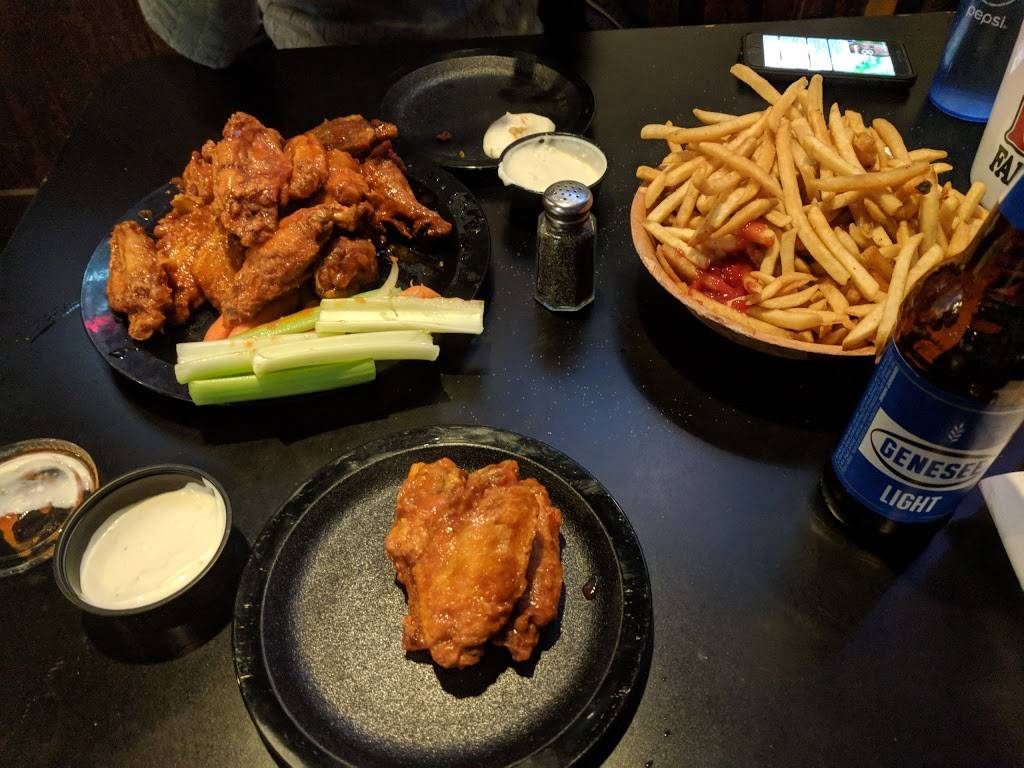 Duffs Famous Wings | restaurant | 2425 W Henrietta Rd, Rochester, NY 14623, USA | 5854917272 OR +1 585-491-7272