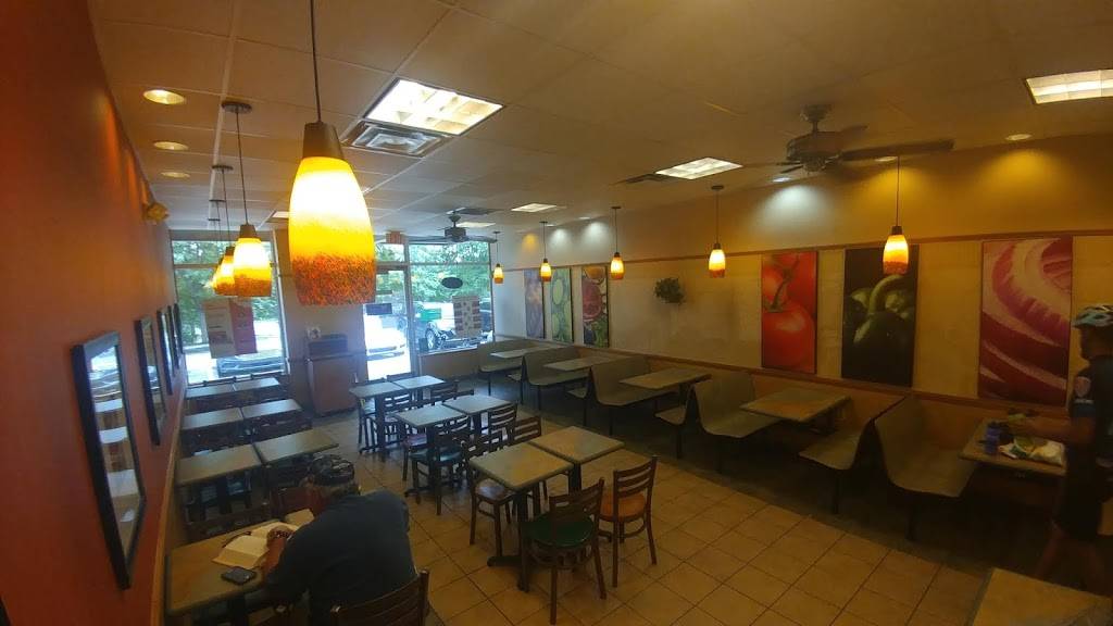 Subway | restaurant | 37656 West 12 Mile Road, Farmington Hills, MI 48331, USA | 2484889022 OR +1 248-488-9022