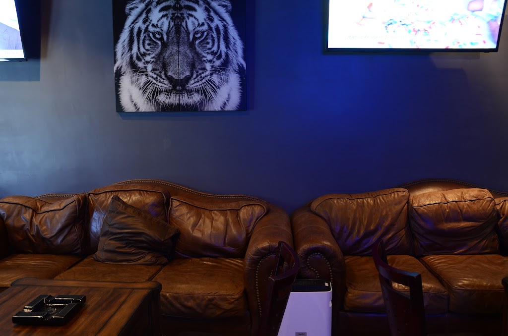 Unique Soul Food & Cigar Lounge | restaurant | 1750 Wells Rd #400, Orange Park, FL 32073, USA | 9049321911 OR +1 904-932-1911