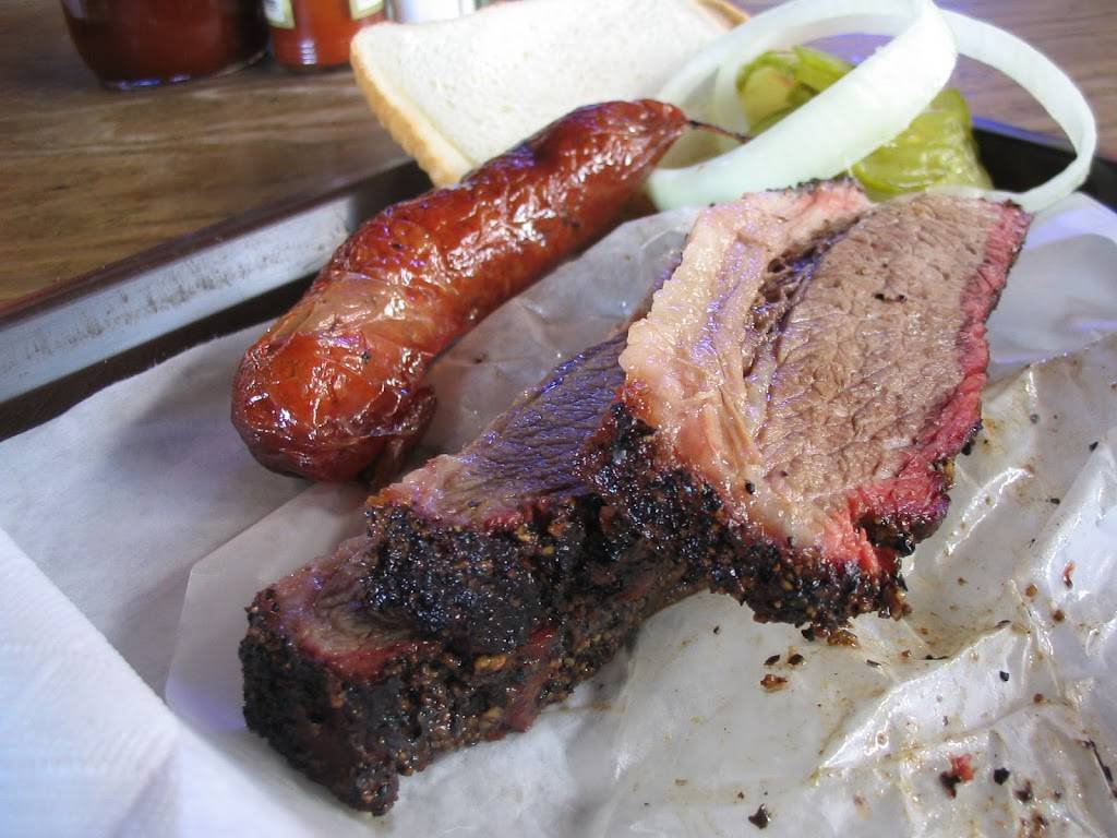 Louie Mueller Barbecue | restaurant | 206 W 2nd St, Taylor, TX 76574, USA | 5123526206 OR +1 512-352-6206
