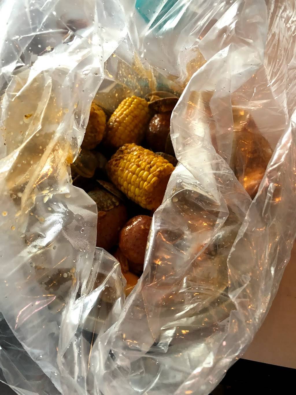 Hook & Reel Cajun Seafood Restaurant and Bar | restaurant | 151 Veterans Of Foreign Wars Pkwy #10, Revere, MA 02151, USA | 7816291919 OR +1 781-629-1919