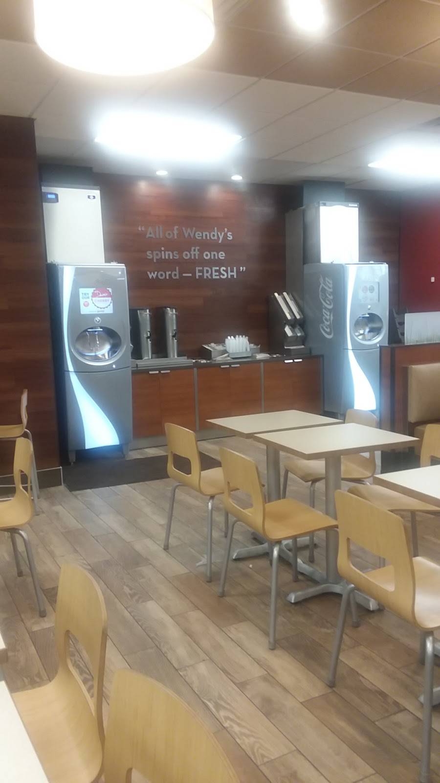 Wendys | restaurant | 2201 Oak Rd, Plymouth, IN 46563, USA | 5749359305 OR +1 574-935-9305