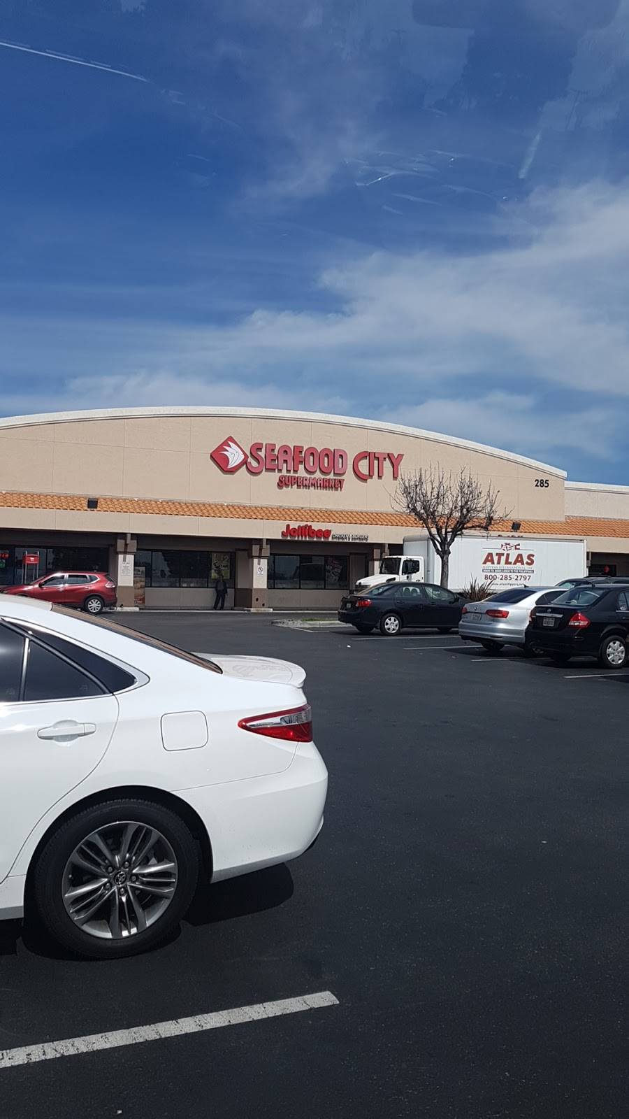 Jollibee | restaurant | 285 E Orange Ave #107, Chula Vista, CA 91911, USA | 6194262577 OR +1 619-426-2577