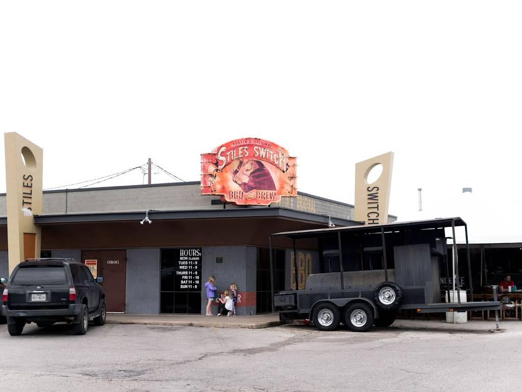 Stiles Switch BBQ | restaurant | 6610 N Lamar Blvd, Austin, TX 78752, USA | 5123809199 OR +1 512-380-9199