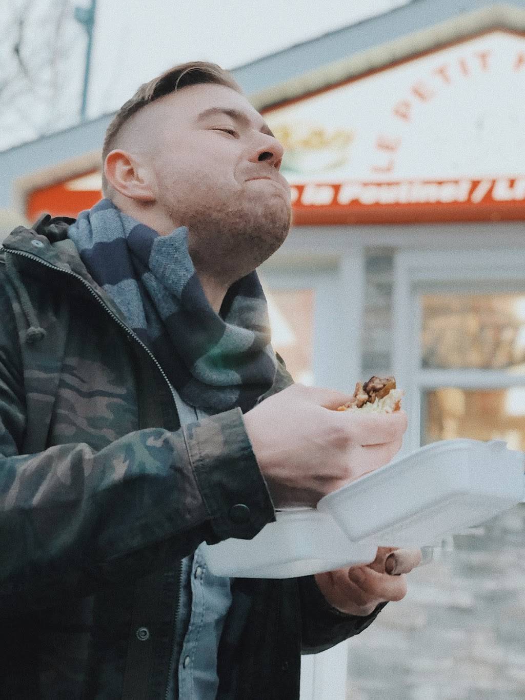 Restaurant Le Petit Hector | restaurant | 565 Rue Bélanger, Gatineau, QC J8L 2M7, Canada | 8199863838 OR +1 819-986-3838