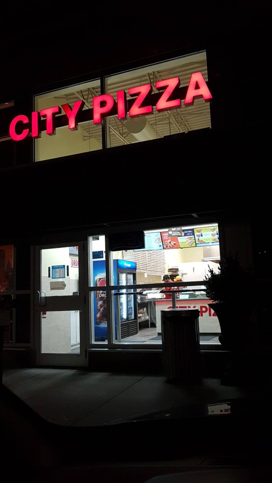 City Pizza | restaurant | 628 King St N, Waterloo, ON N2V 1B4, Canada | 5197256868 OR +1 519-725-6868