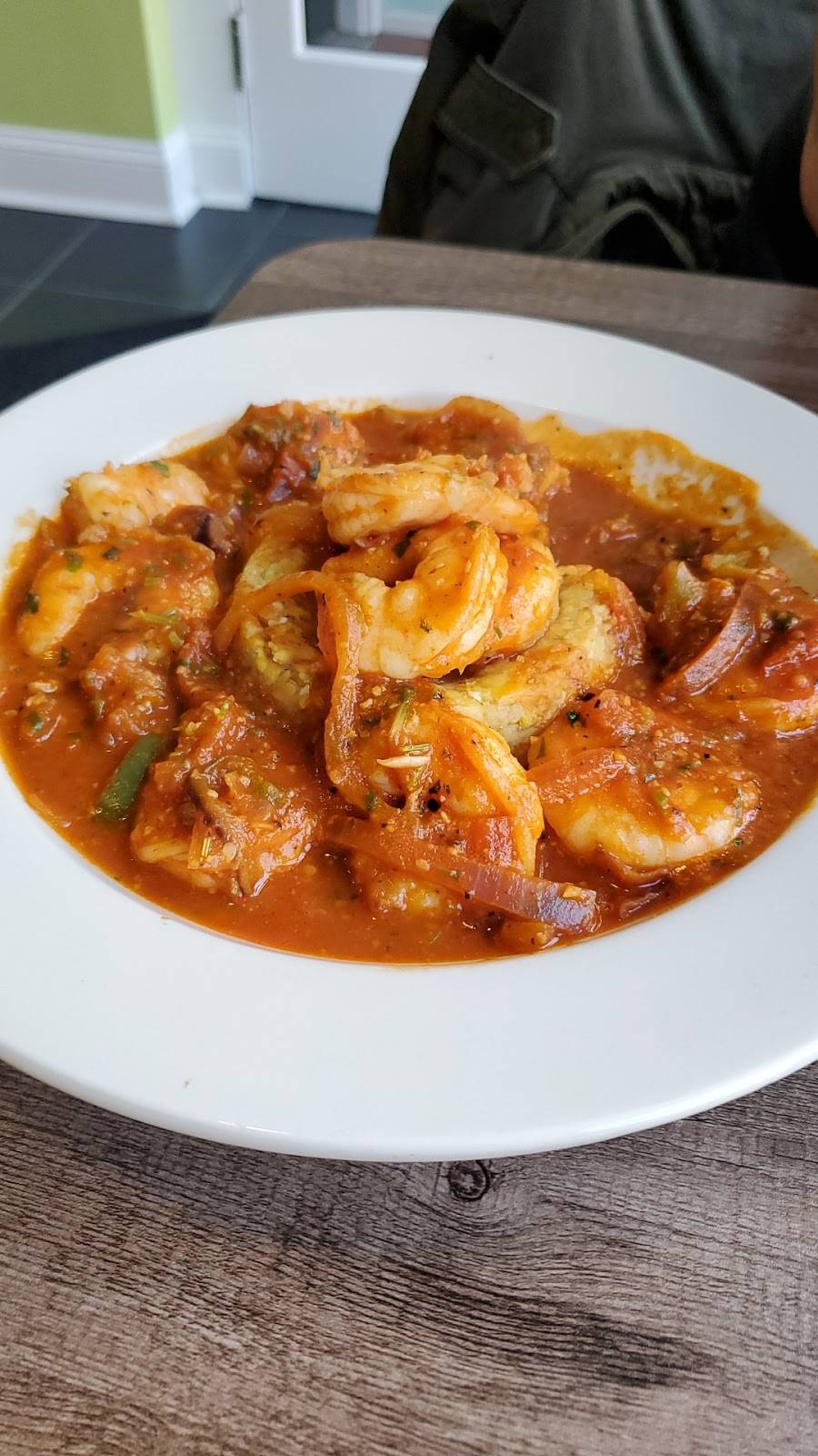 Delia’s Empanada Cafe | restaurant | 113 S Warren St, Trenton, NJ 08608, USA | 6093967775 OR +1 609-396-7775