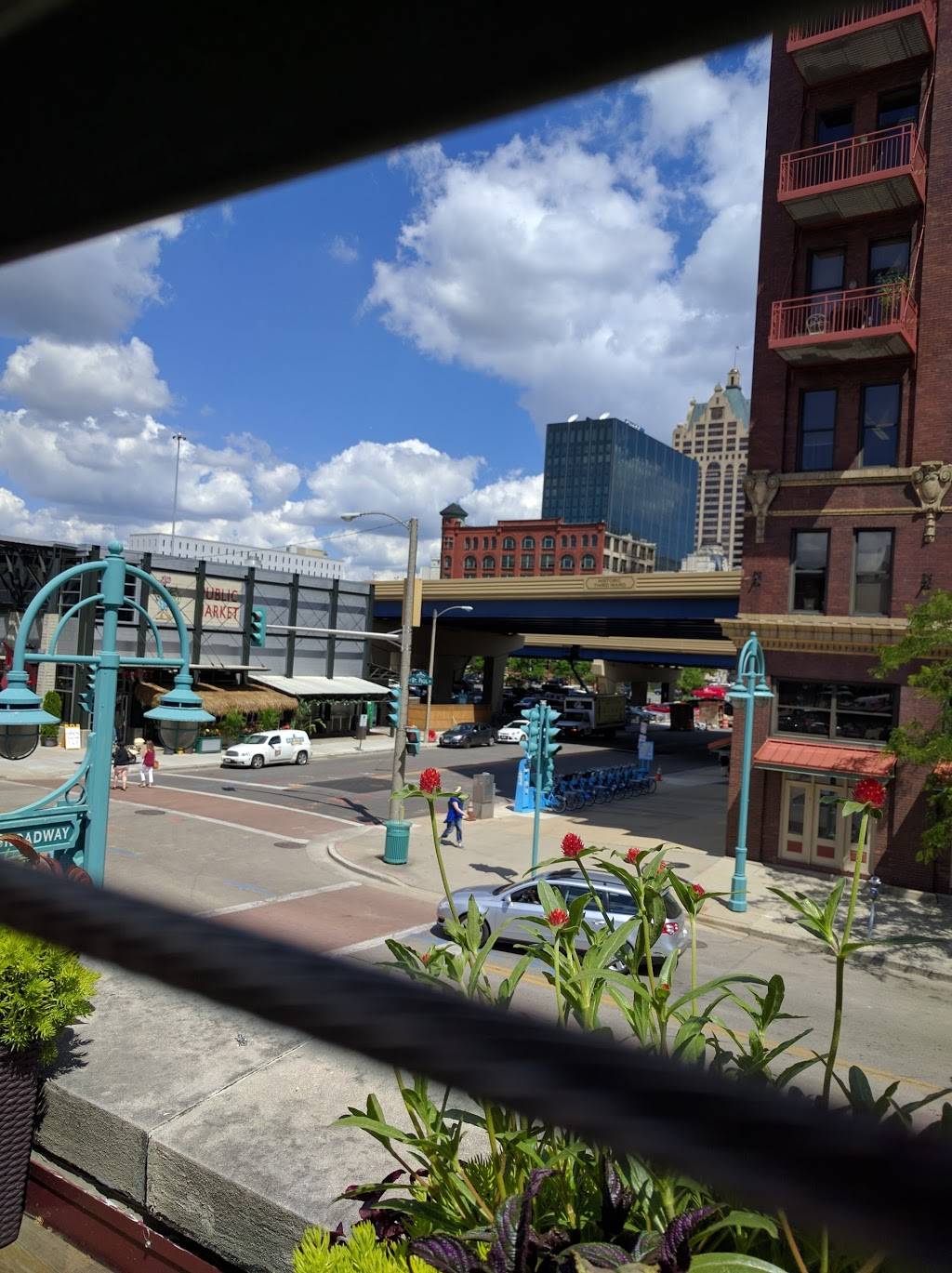 Café Benelux | cafe | 346 N Broadway, Milwaukee, WI 53202, USA | 4145012500 OR +1 414-501-2500