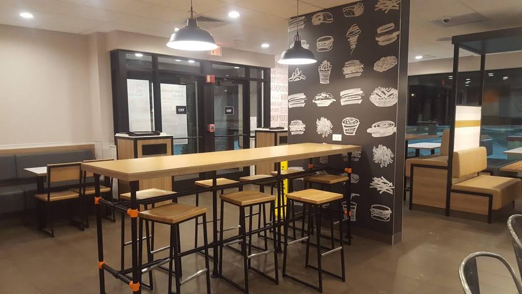 McDonalds | cafe | 200 Quaker Hwy, Uxbridge, MA 01569, USA | 5082789431 OR +1 508-278-9431