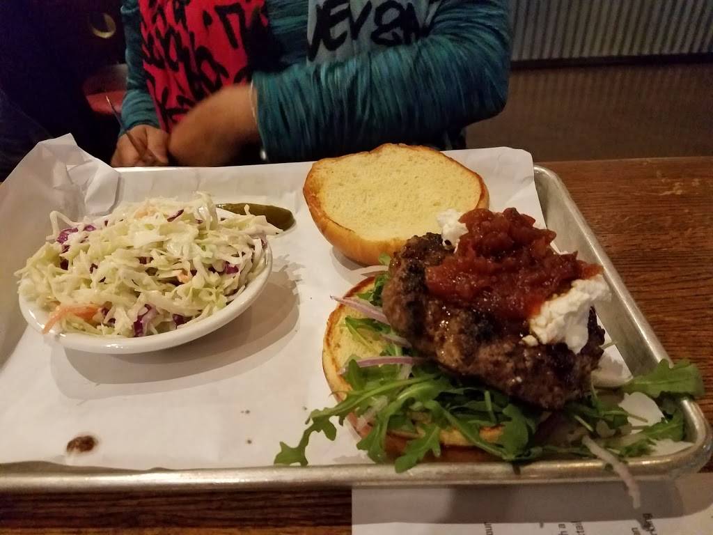 Horse Thief Hollow | restaurant | 10426 S Western Ave, Chicago, IL 60643, USA | 7737792739 OR +1 773-779-2739