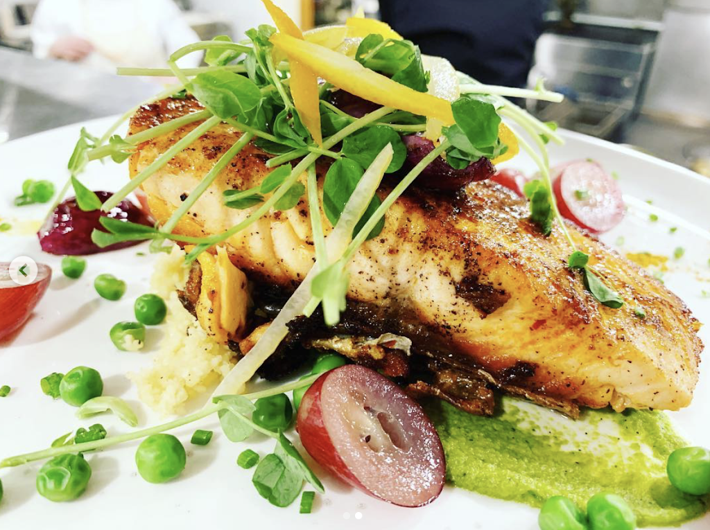 The Cardboard Box | restaurant | 6 Circuit Ave, Oak Bluffs, MA 02557, USA | 5083382621 OR +1 508-338-2621