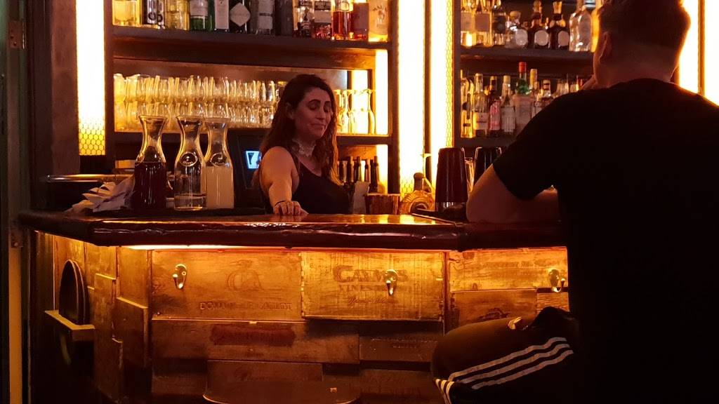 The Six Chow House | restaurant | 23536 Calabasas Rd, Calabasas, CA 91302, USA | 8182226969 OR +1 818-222-6969