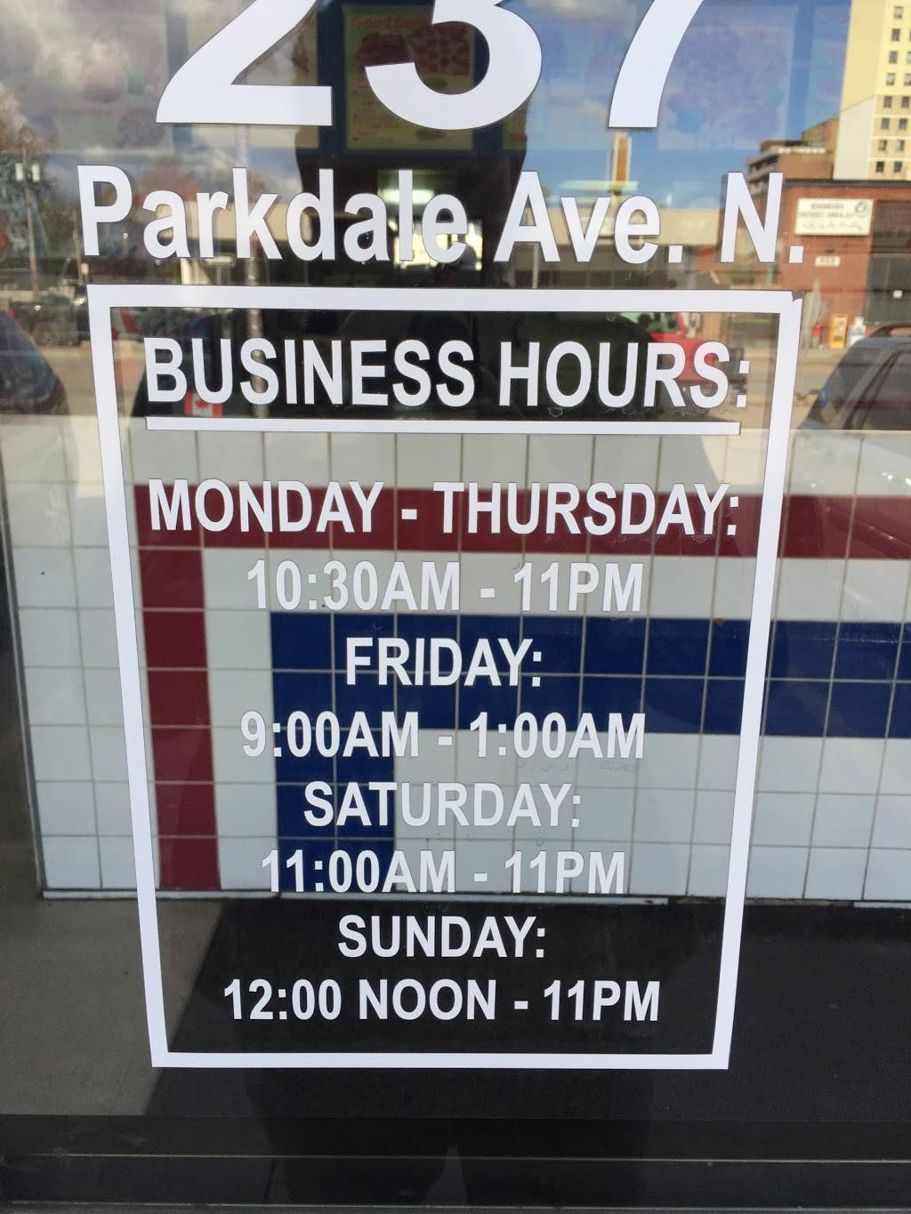 Hi Line Pizza and Wings Parkdale | restaurant | 237 Parkdale Ave N, Hamilton, ON L8H 5X4, Canada | 9055439555 OR +1 905-543-9555