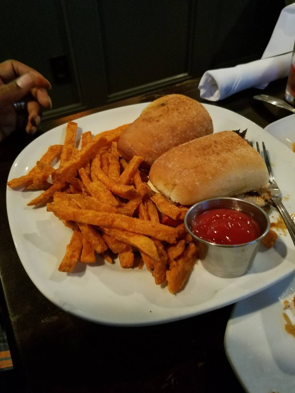 Stats Bar & Grille | restaurant | 77 Dorchester St, Boston, MA 02127, USA | 6172689300 OR +1 617-268-9300