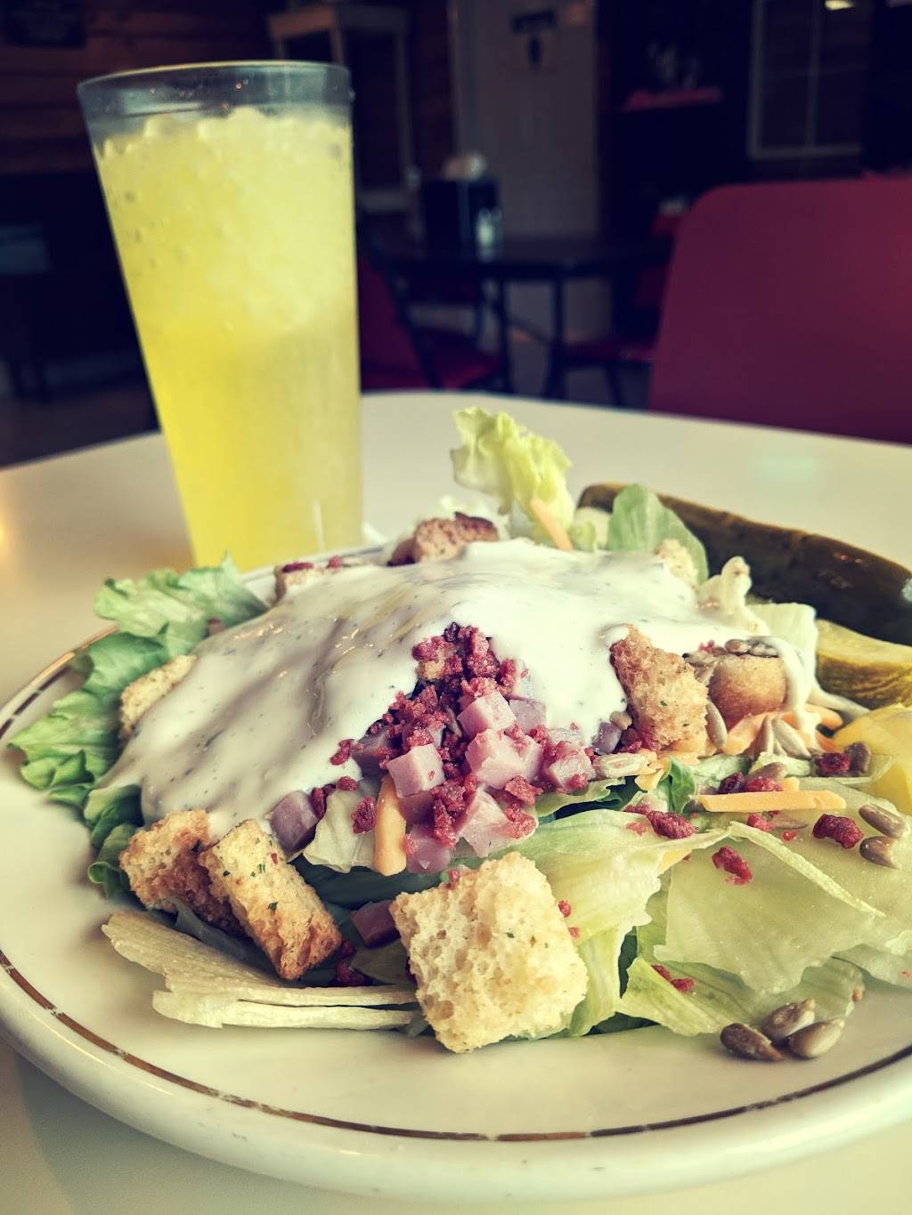 Freds Country Grill | restaurant | 6490 US-82, Maplesville, AL 36750, USA | 3343661020 OR +1 334-366-1020