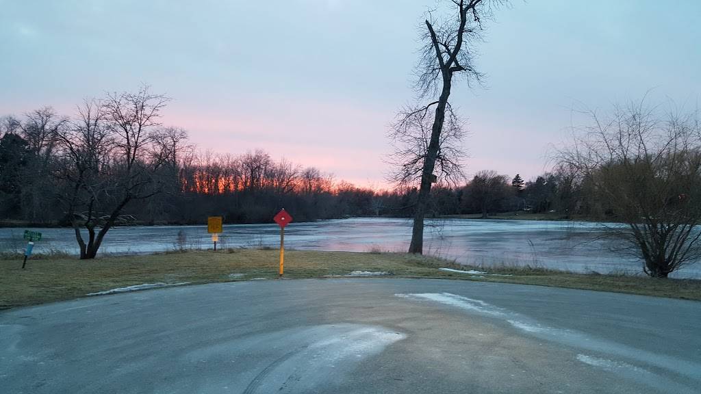 River Club of Mequon | restaurant | 12400 N Ville Du Parc Dr, Mequon, WI 53092, USA | 2622421400 OR +1 262-242-1400