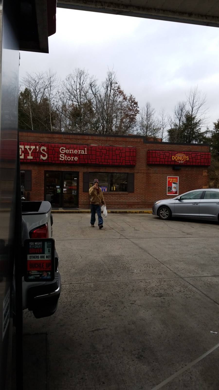 Caseys | restaurant | 1900 N Main St, De Soto, MO 63020, USA | 6365865014 OR +1 636-586-5014