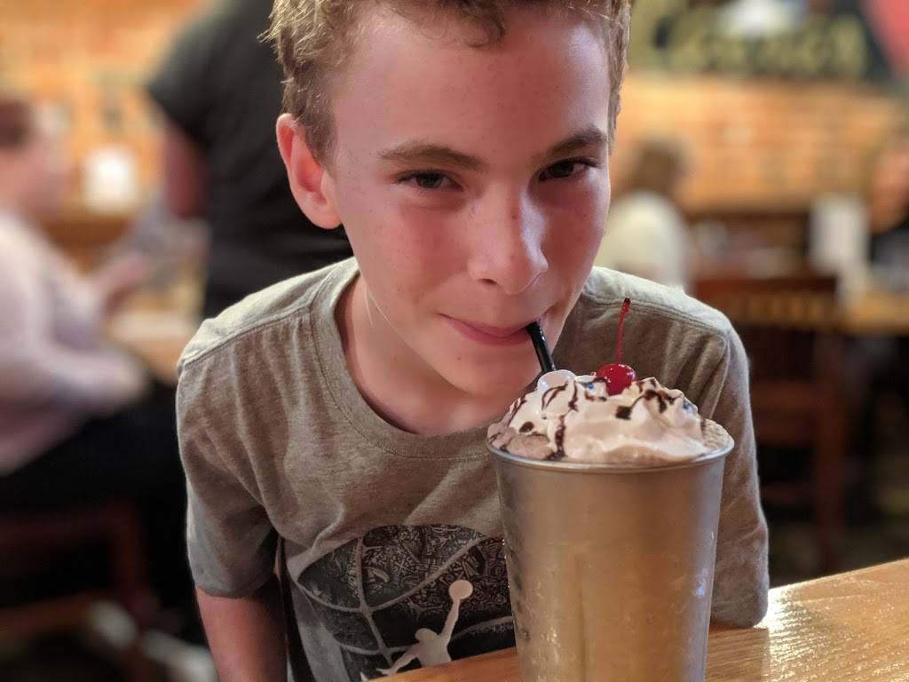 Crave Family Grill & Pub | restaurant | 26 Erie St N, Leamington, ON N8H 2Z2, Canada | 5193220032 OR +1 519-322-0032