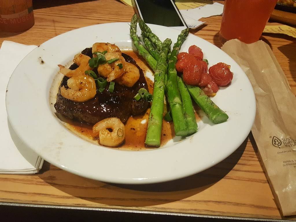 Chilis Grill & Bar | meal takeaway | 1105 W Valley Pkwy, Escondido, CA 92025, USA | 7607375101 OR +1 760-737-5101