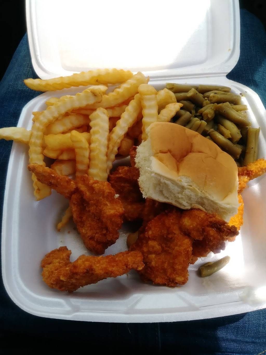 Lisas Chicken | restaurant | 1401 E Pioneer Pkwy, Arlington, TX 76010, USA | 8178600012 OR +1 817-860-0012