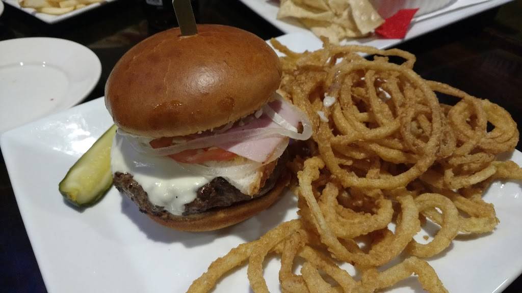 Lewis Restaurant & Grille | restaurant | 92 Central St, Norwood, MA 02062, USA | 7817628928 OR +1 781-762-8928