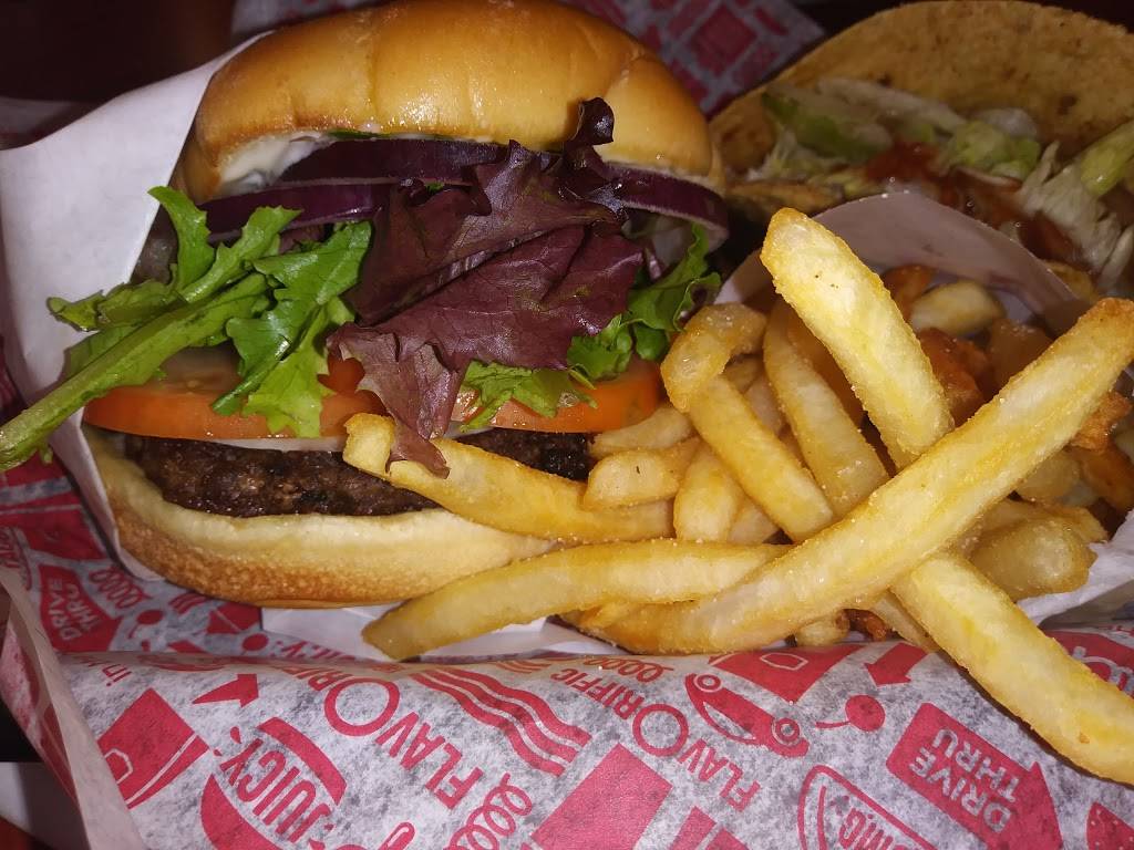 Jack in the Box | restaurant | 11211 Potranco Rd, San Antonio, TX 78253, USA | 2106795084 OR +1 210-679-5084