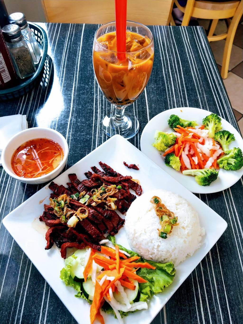 Phở-natic Vietnamese Restaurant | restaurant | 229 E Colfax Ave, Denver, CO 80203, USA | 3038323154 OR +1 303-832-3154