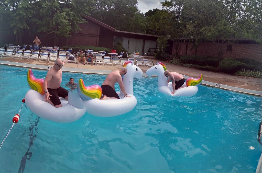 BaseCamp Pub | restaurant | 5750 Lakeside Dr, Lisle, IL 60532, USA | 3317774712 OR +1 331-777-4712