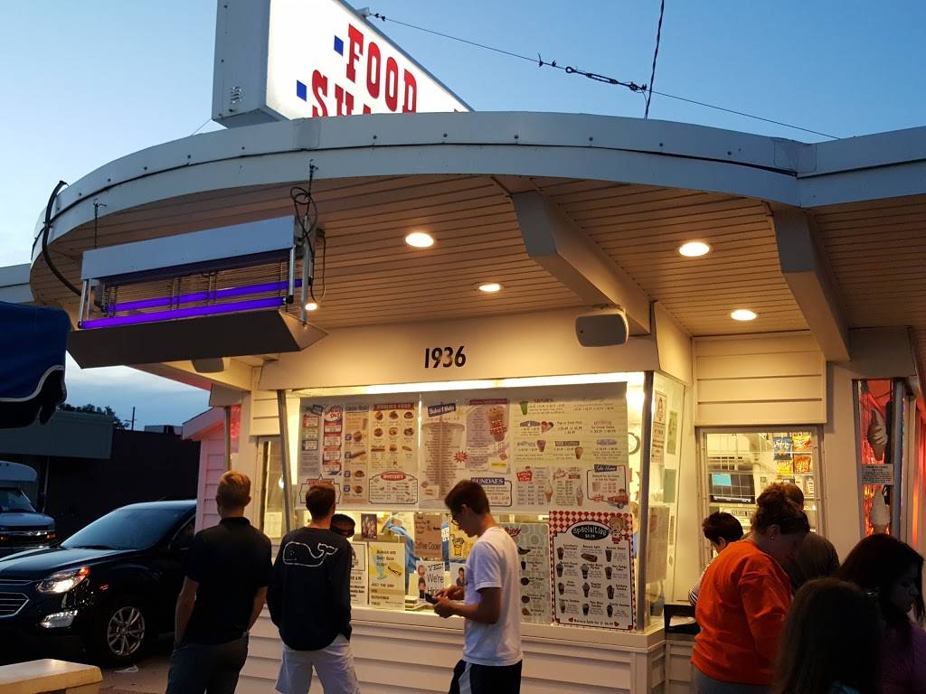 Parlor City Ice Cream | restaurant | 1936 42nd St NE, Cedar Rapids, IA 52402, USA | 3193934867 OR +1 319-393-4867