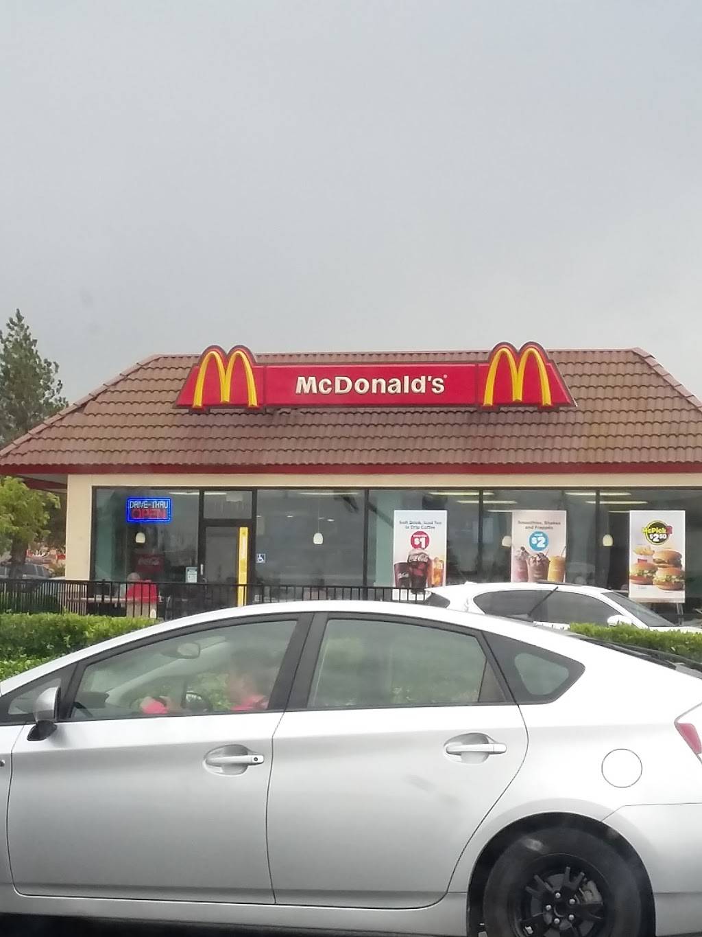 McDonalds | cafe | 1190 Cirby Way, Roseville, CA 95661, USA | 9167842725 OR +1 916-784-2725