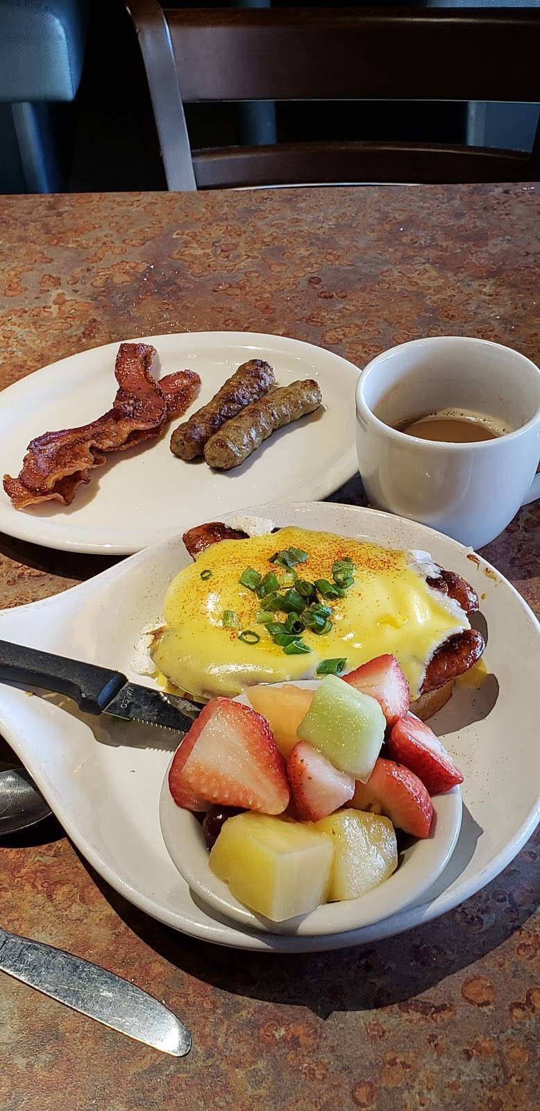 Huckleberrys Breakfast & Lunch | restaurant | 2580 Arena Blvd b100, Sacramento, CA 95834, USA | 9165502637 OR +1 916-550-2637