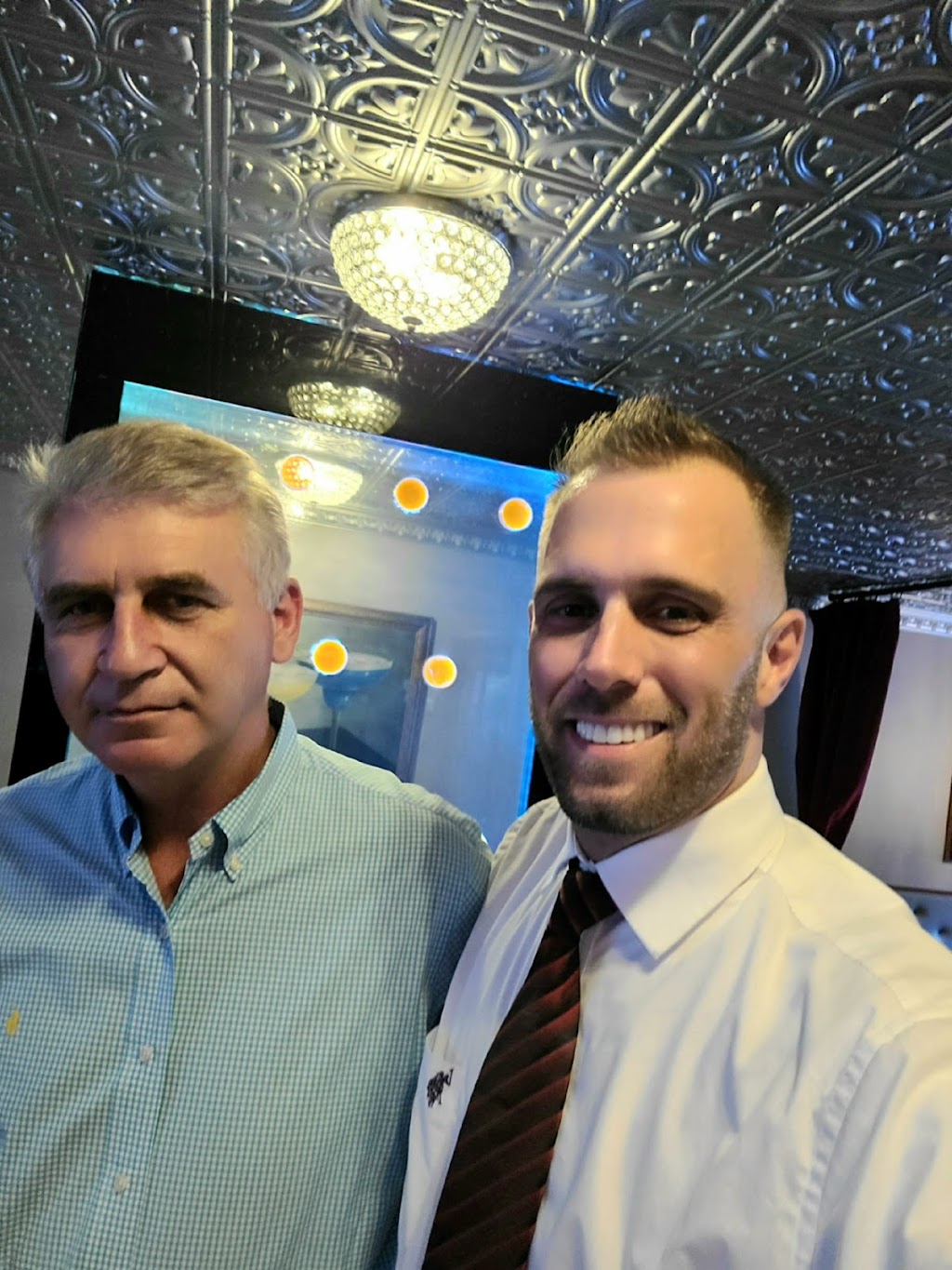 DeLukas Restaurant & Bar | restaurant | 1343 Cleveland St, Clearwater, FL 33755, USA | 7274004047 OR +1 727-400-4047