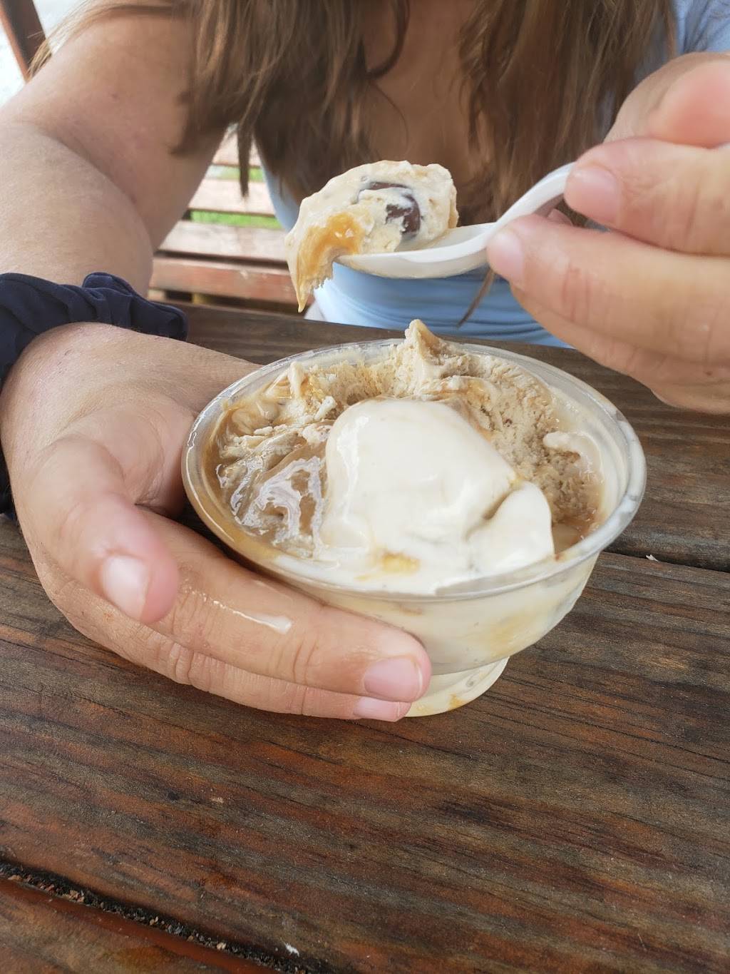 The White Cottage Snack Bar | restaurant | 863 W Woodstock Rd, Woodstock, VT 05091, USA | 8024573455 OR +1 802-457-3455