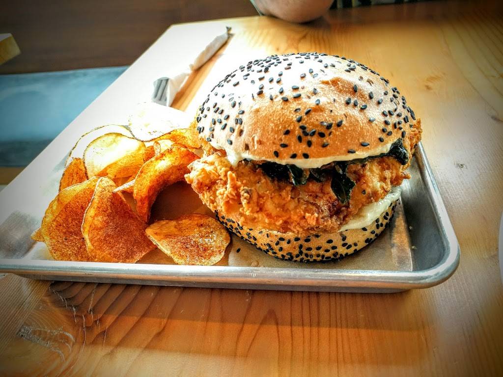 Hunter and Charlies | restaurant | 1050 Vine St, Los Angeles, CA 90038, USA | 3238484790 OR +1 323-848-4790