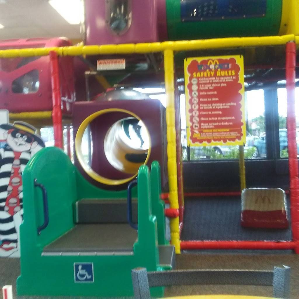 McDonalds | restaurant | 840 Eisenhower Dr, Kimberly, WI 54136, USA | 9207359292 OR +1 920-735-9292