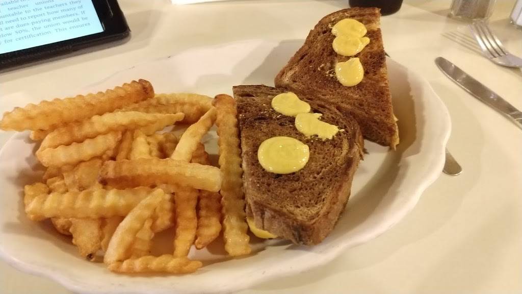 Freds Diner | restaurant | 225 Center St, Grayslake, IL 60030, USA | 8472239776 OR +1 847-223-9776